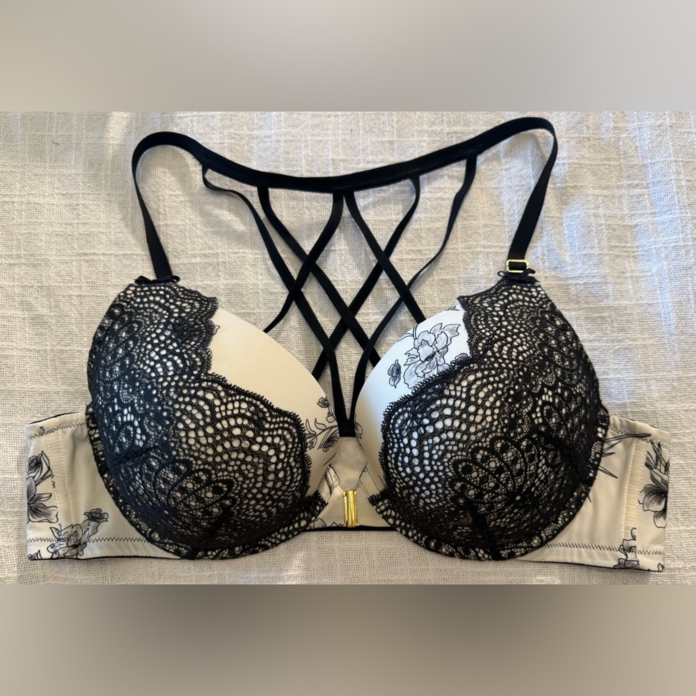 Sexy Cacique Black and Cream Lace Razorback, Front Closure Bra, Size 44b